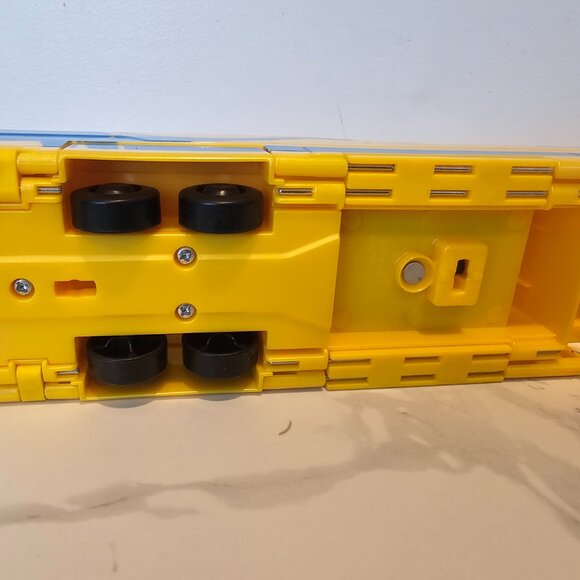 Disney Pixar Cars Hauler Collection Cruz Ramirez's Hauler Truck - Picture 6 of 15